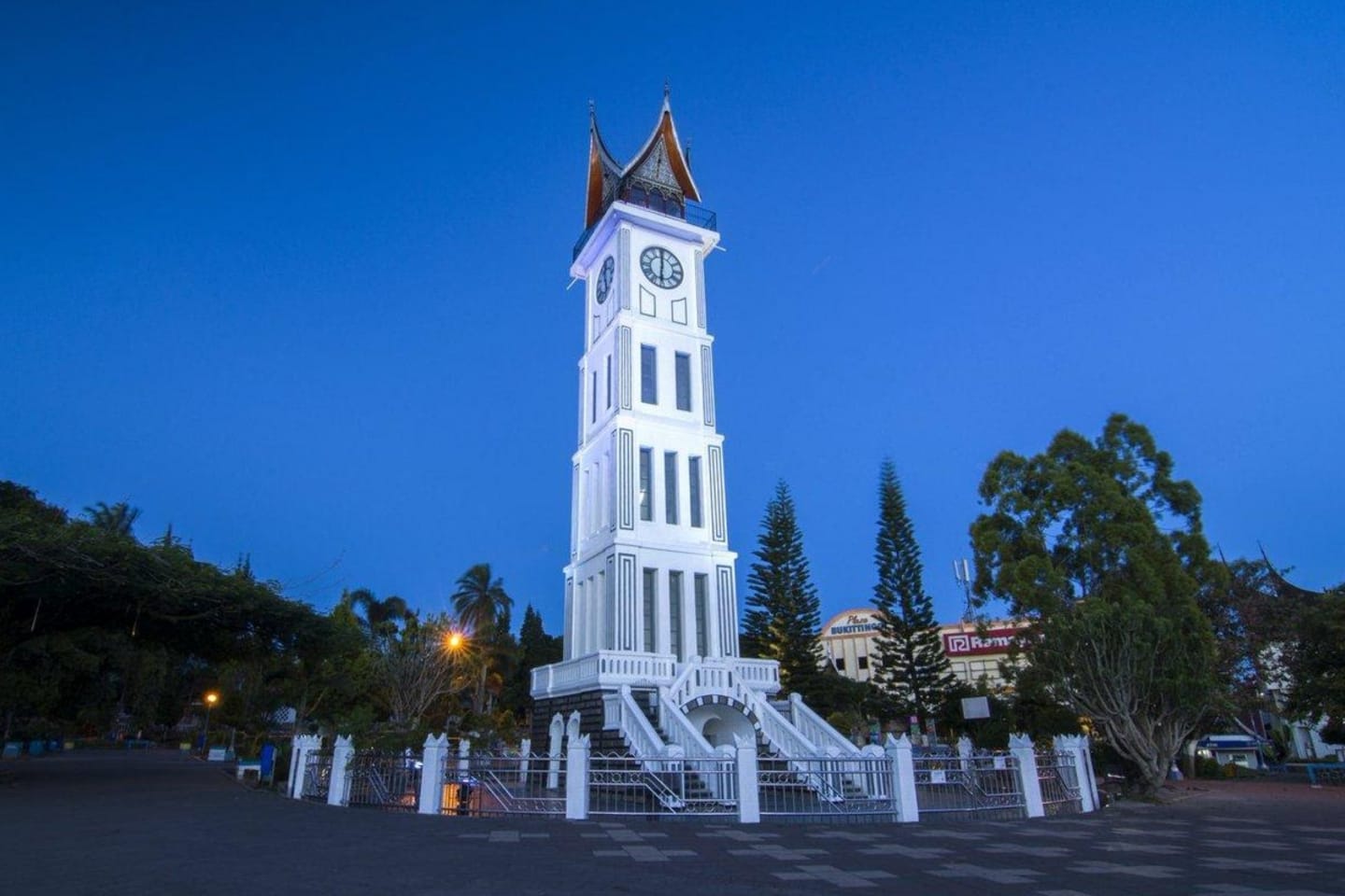 Jam Gadang, Ikon Sumatra Barat yang Penuh Misteri