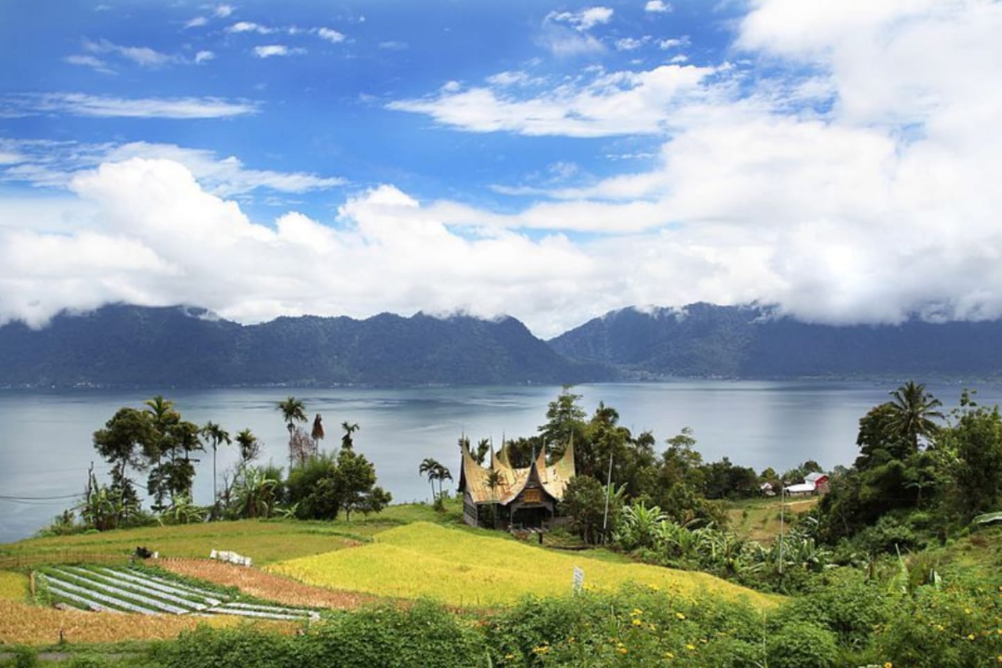 6 Destinasi Danau Tersembunyi Nan Indah di Sumatra Barat