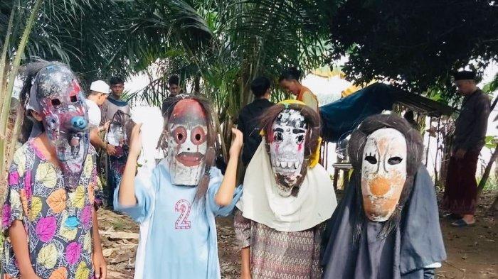 Silaturahmi Pakai Topeng Labu, Tradisi Unik Perayaan Idul Fitri di Desa Muara Jambi