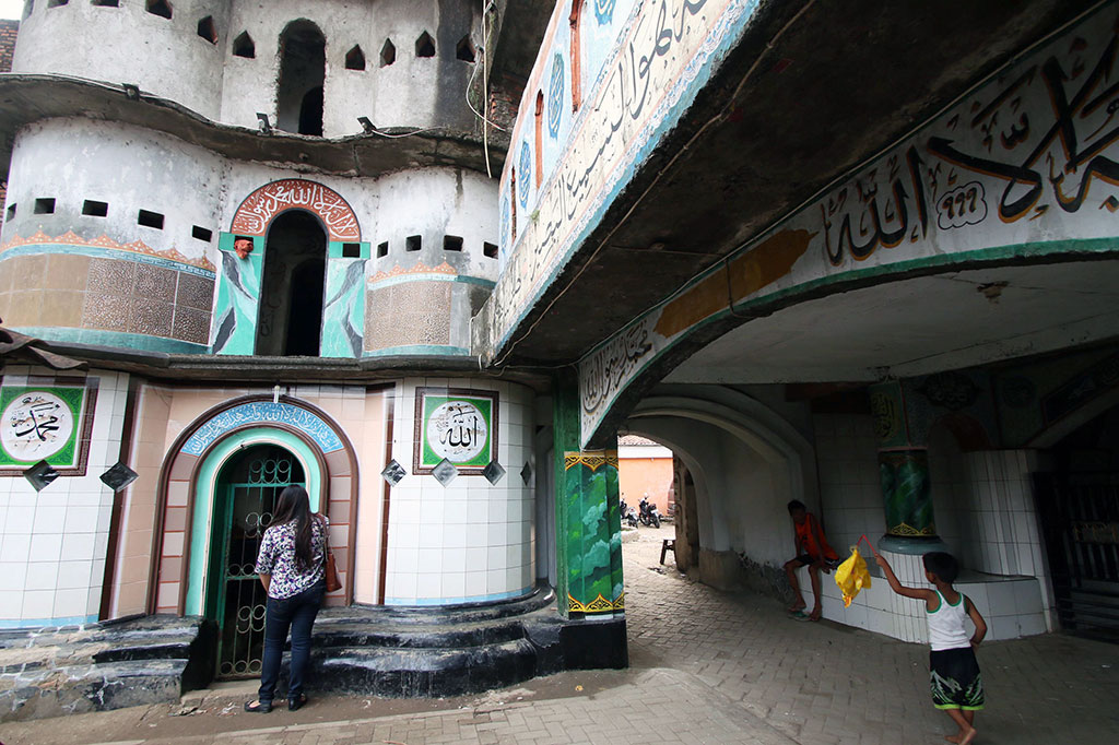 Menilik Keunikan Masjid Seribu Pintu di Tangerang