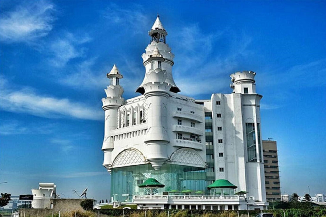 Bak Negeri Dongeng, Floating Castle Froggy Hadirkan Wisata Edukasi Anak yang Instagenic
