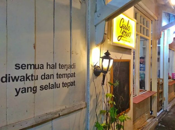 Nostalgia Jajanan Tradisional Tempo Dulu di Kafe Gulo Jowo
