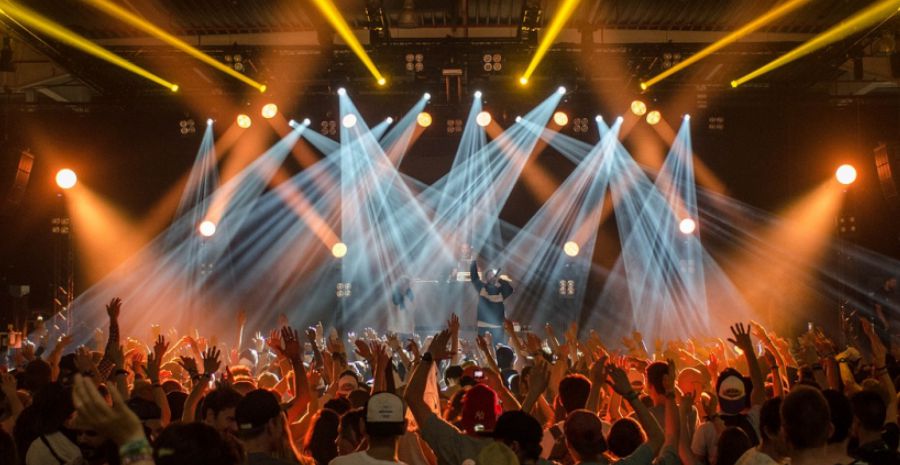 10 Tips Nonton Konser dengan Aman dan Seru, Pemula Wajib Tahu!