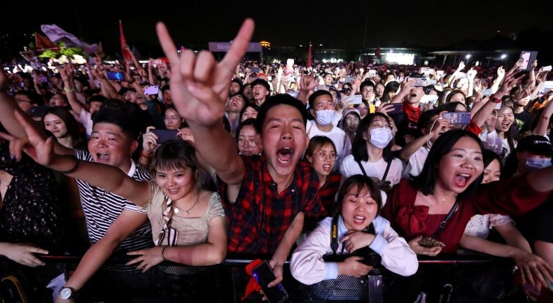 7 Kebiasaan Mengganggu Saat Menonton Konser, yuk Diubah!
