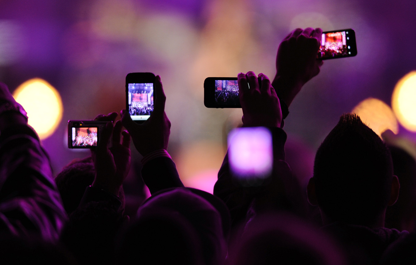 5 Tips dan Trik Abadikan Foto Konser Musik di Malam Hari agar Lebih Instagramable