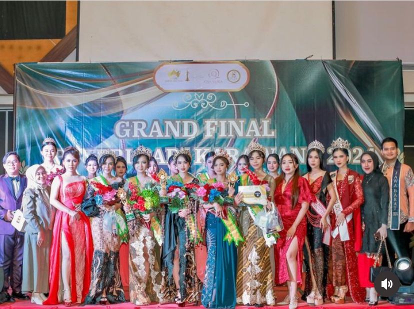 Ajang Puteri Padi Karawang 2024: Desi Solihati Raih Gelar Juara Favorit