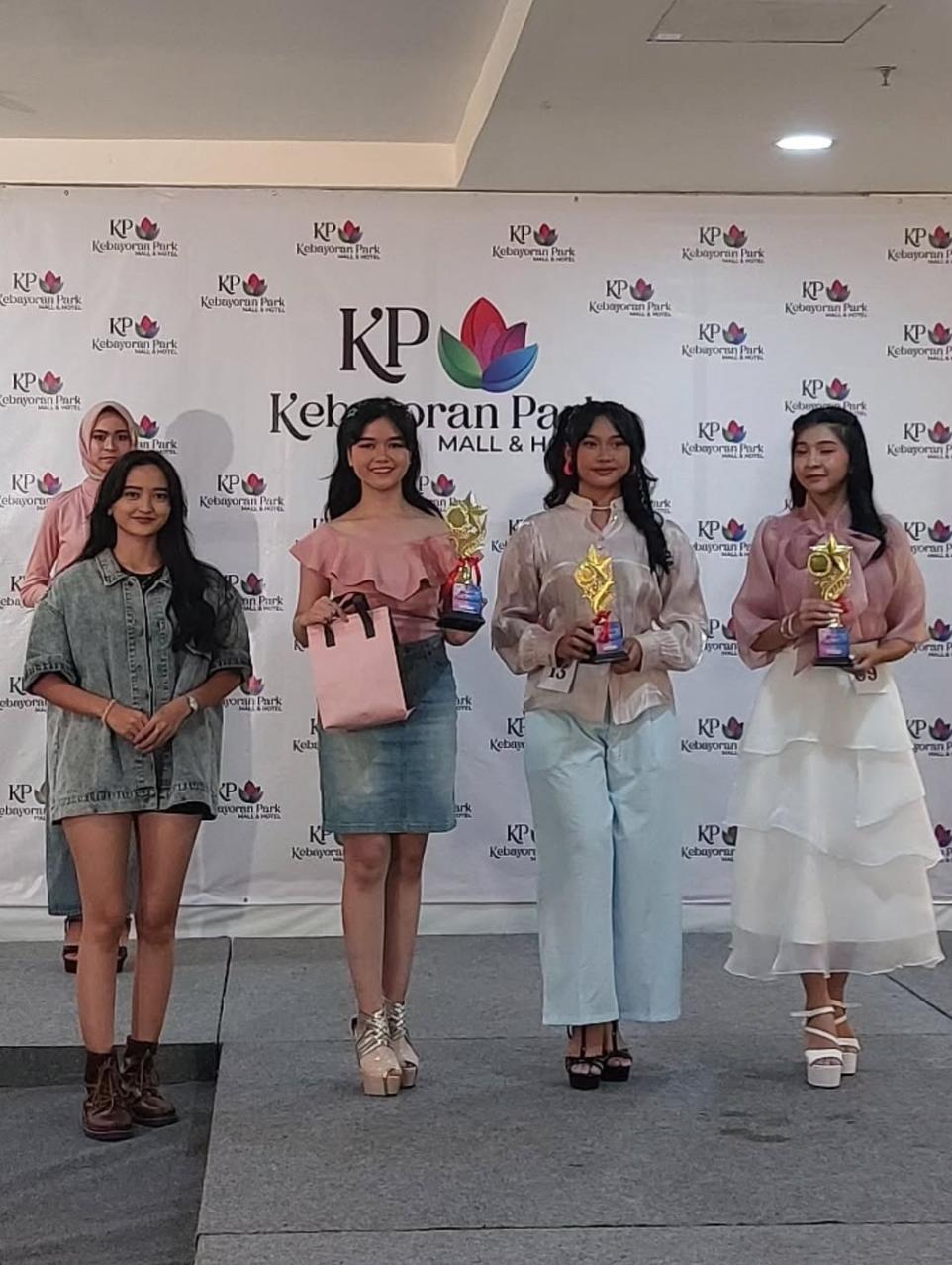 Grand Final Fashion Show Casual Pink & Blue Favorit 2026 Sukses Digelar, Antusiasme Voting Publik Bersama Kreen Indonesia