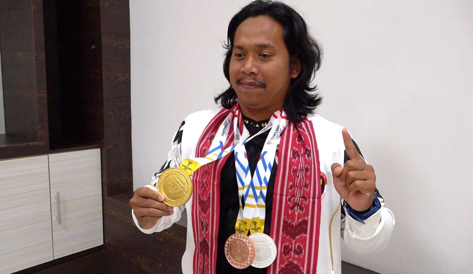 Fauzi Purwolaksono, Petugas Kebersihan Peraih Emas ASEAN Para Games 2025