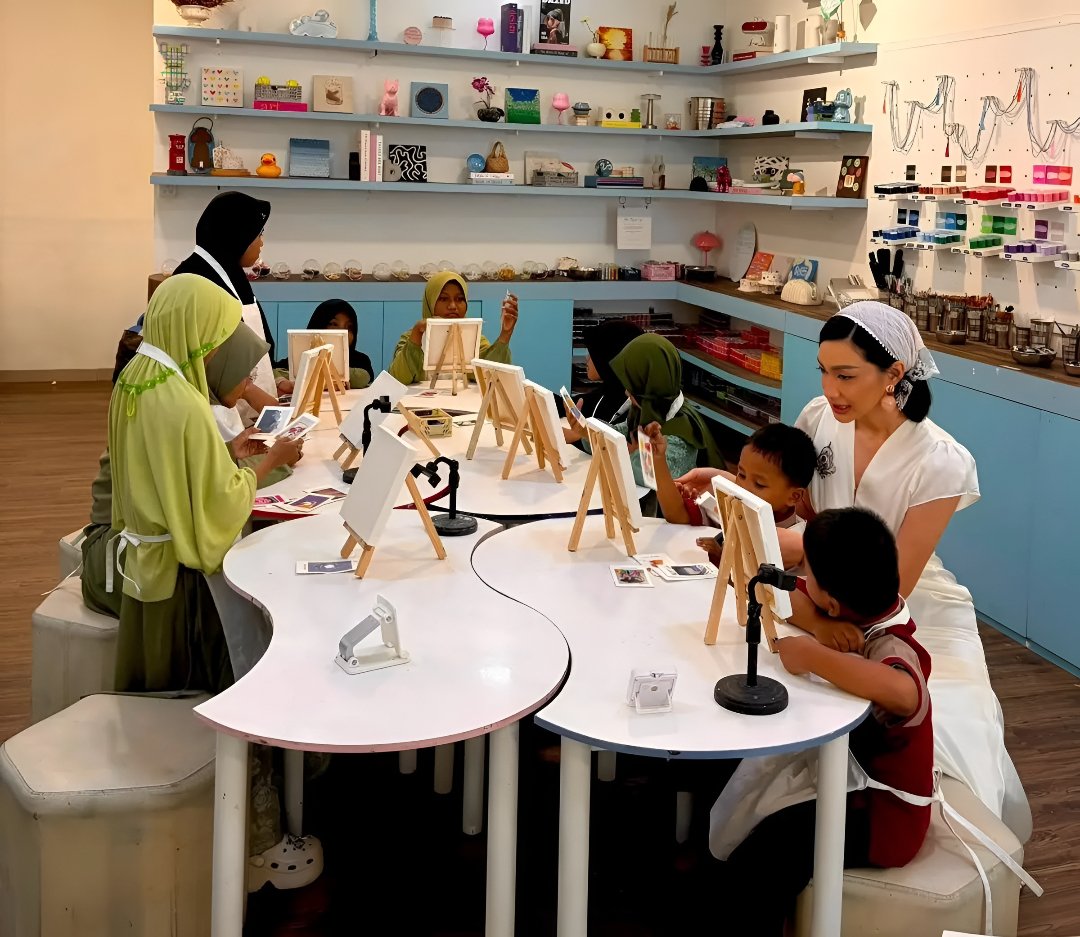 Mengasah Mimpi Lewat Warna, Cara Puteri Indonesia Kebudayaan 2026 Menumbuhkan Kepercayaan Diri Anak Yatim