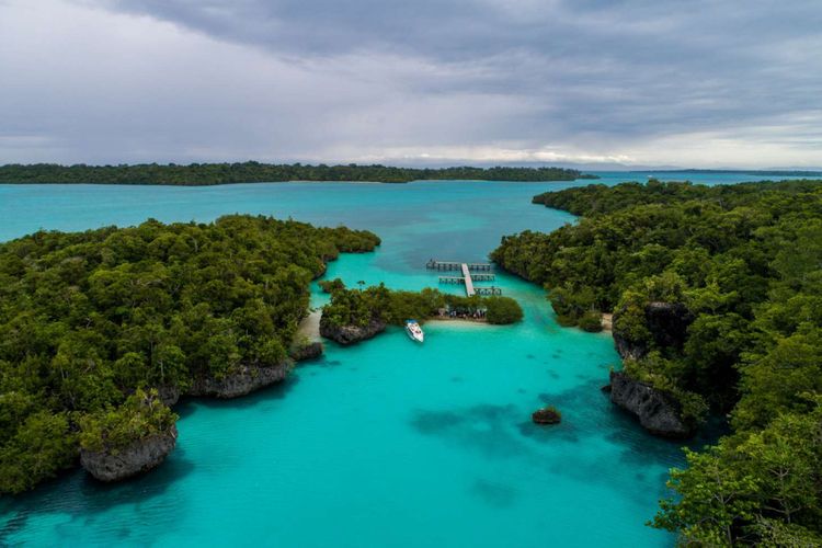 Nggak Perlu ke Luar Negeri! 5 Pulau Eksotis di Maluku Ini akan Memanjakanmu